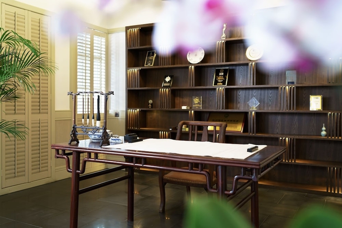 Imagen de los interiores del Hotel Relais and Chateaux Chaptel Hangzhou. Foto 19