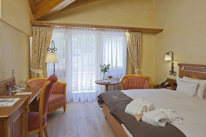 Imagen de la habitación del Hotel Relais and Chateaux Schönegg. Foto 2