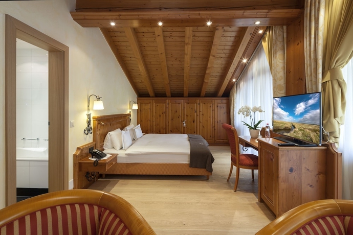 Imagen de la habitación del Hotel Relais and Chateaux Schönegg. Foto 7