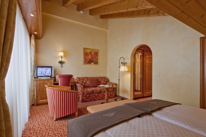 Imagen de la habitación del Hotel Relais and Chateaux Schönegg. Foto 12