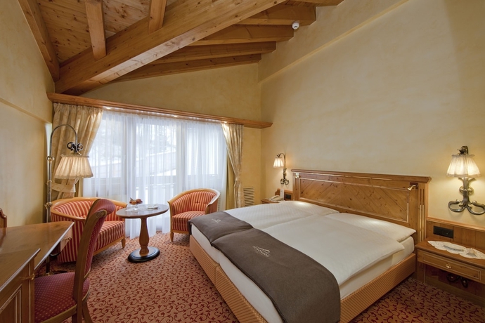 Imagen de la habitación del Hotel Relais and Chateaux Schönegg. Foto 13