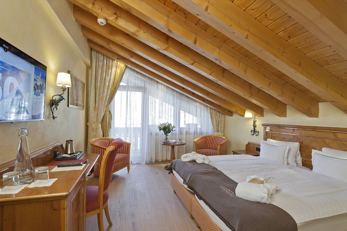 Imagen de la habitación del Hotel Relais and Chateaux Schönegg. Foto 14