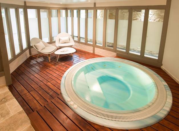 Imagen de la piscina del Hotel Relais des Vigiers. Foto 19