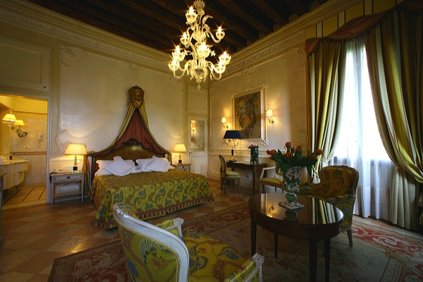 Imagen de la habitación del Hotel Relais et Ch&acirc;teaux Villa Franceschi. Foto 9