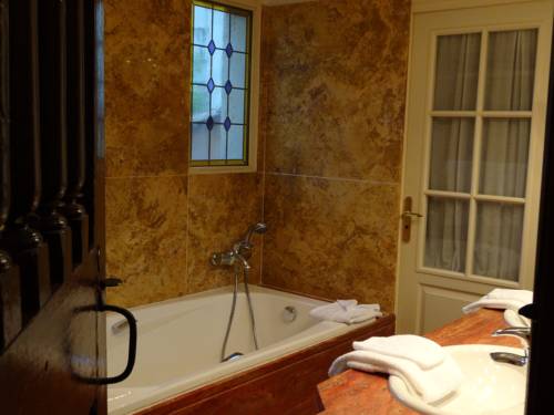 Imagen de la habitación del Hotel Relais et Chateaux La Bonne Étape. Foto 4