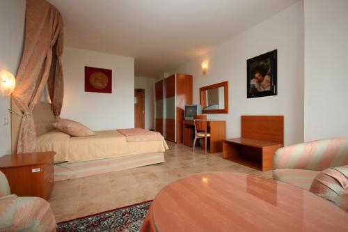 Imagen de la habitación del Hotel Relax Aquaviva. Foto 8