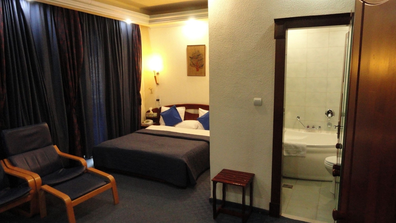 Imagen de la habitación del Hotel Relax Comfort Suites. Foto 10