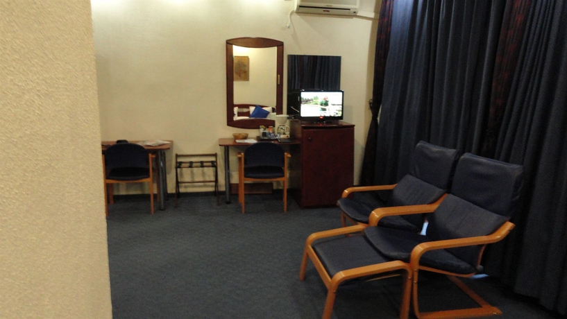 Imagen de los interiores del Hotel Relax Comfort Suites. Foto 16