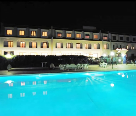 Imagen de la piscina del Hotel Relax. Foto 14