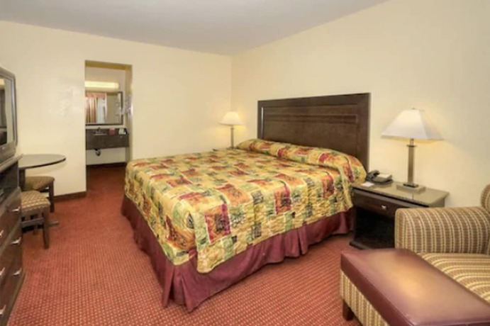 Imagen de la habitación del Hotel Relax Inn And Suites, El Cajon. Foto 15