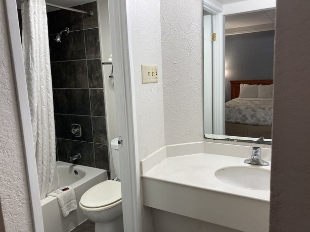 Imagen de la habitación del Hotel Relax Inn, Mesa View. Foto 5