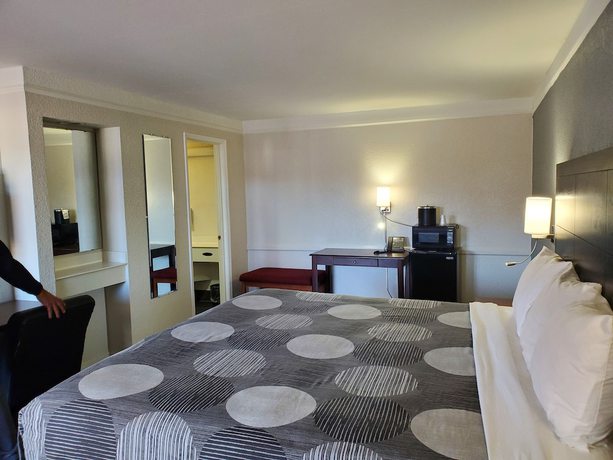 Imagen de la habitación del Hotel Relax Inn, Mesa View. Foto 8
