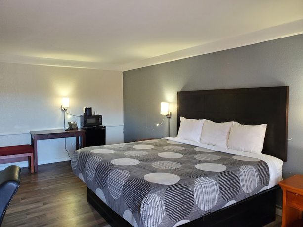 Imagen de la habitación del Hotel Relax Inn, Mesa View. Foto 16