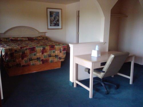 Imagen de la habitación del Hotel Relax Inn and Suites New Orleans. Foto 7