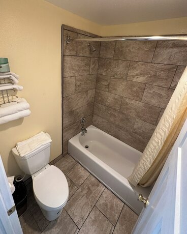 Imagen de la habitación del Hotel Relax Inn of Medford. Foto 14
