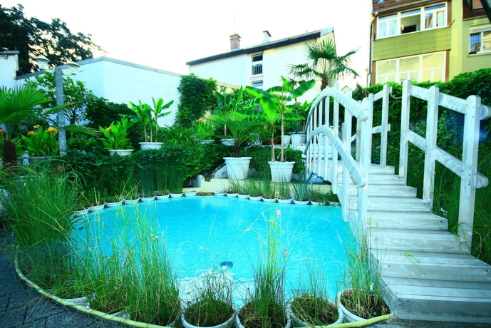 Imagen de la piscina del Hotel Relax Stuttgart kontaktloser Check-in. Foto 14