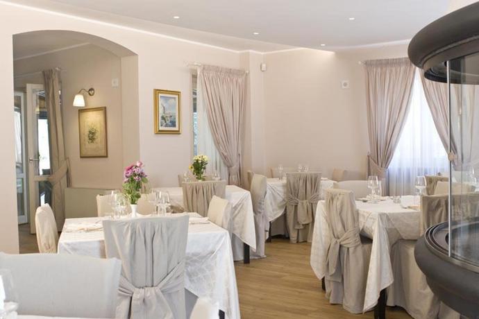 Imagen del bar/restaurante del Hotel Relax cottage. Foto 2