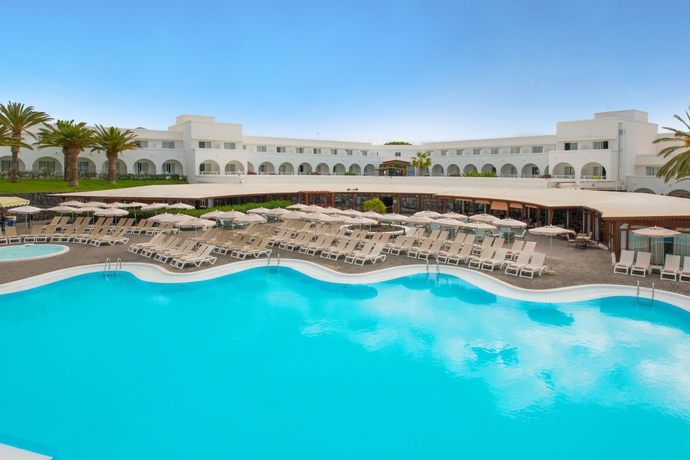 Imagen de la piscina del Hotel Relaxia Olivina. Foto 13