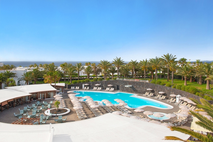 Imagen de la piscina del Hotel Relaxia Olivina. Foto 15