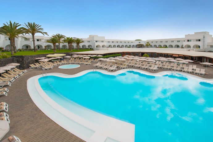 Imagen de la piscina del Hotel Relaxia Olivina. Foto 16