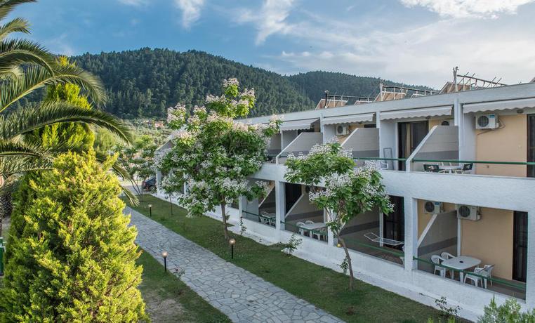 Imagen de los exteriores del Hotel Rema, Vourvourou. Foto 7