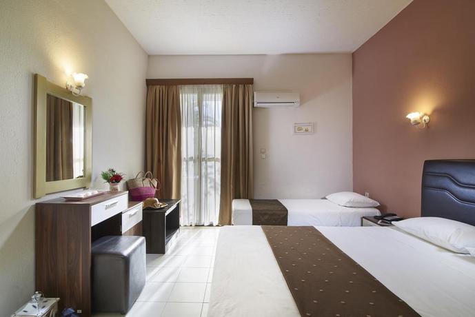 Imagen de la habitación del Hotel Rema, Vourvourou. Foto 4