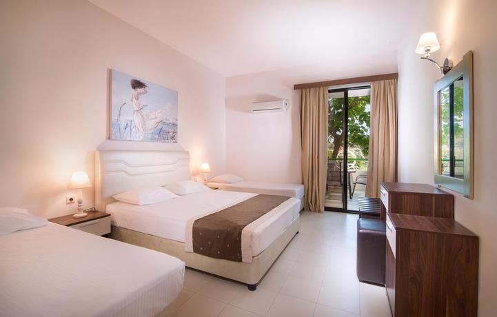 Imagen de la habitación del Hotel Rema, Vourvourou. Foto 5