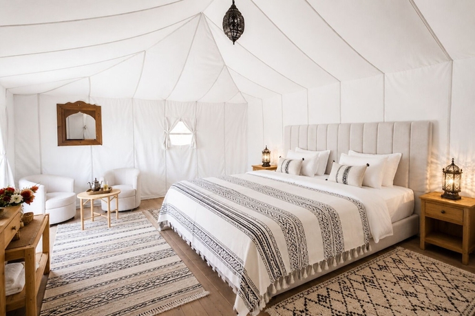 Imagen de la habitación del Hotel Remal Luxury Camp. Foto 2