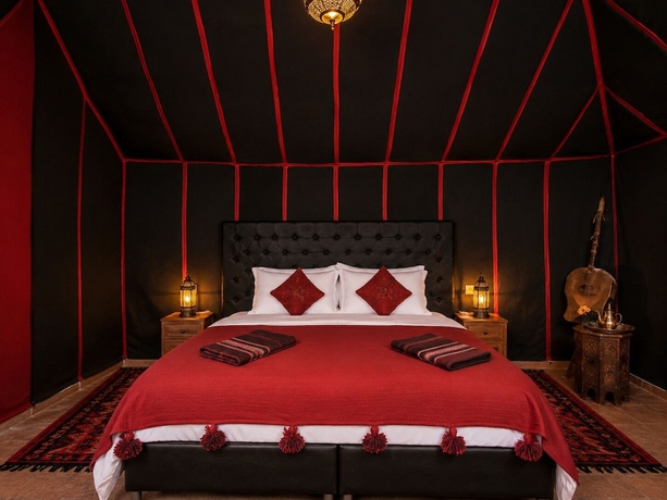 Imagen de la habitación del Hotel Remal Luxury Camp. Foto 3