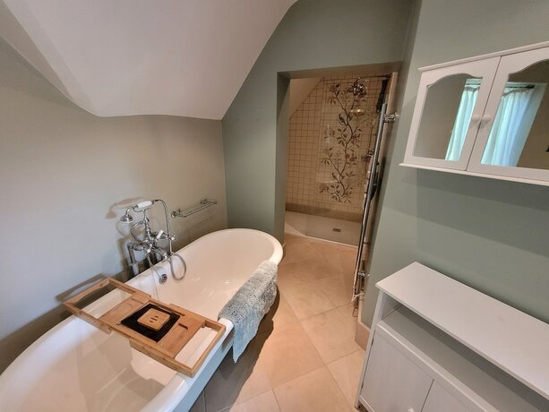 Imagen general del Hotel Remarkable 7 Bedroom Family House in Farnborough. Foto 9