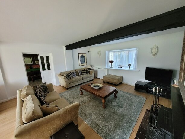 Imagen general del Hotel Remarkable 7 Bedroom Family House in Farnborough. Foto 10