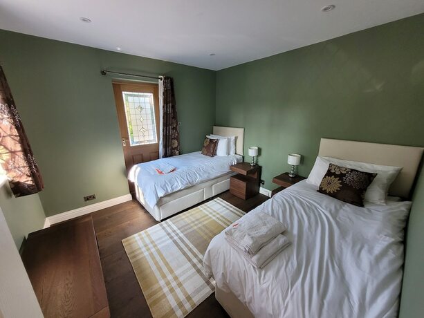 Imagen general del Hotel Remarkable 7 Bedroom Family House in Farnborough. Foto 15