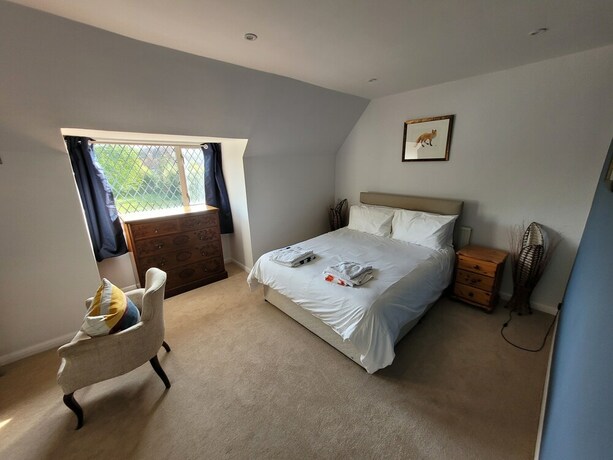 Imagen general del Hotel Remarkable 7 Bedroom Family House in Farnborough. Foto 16