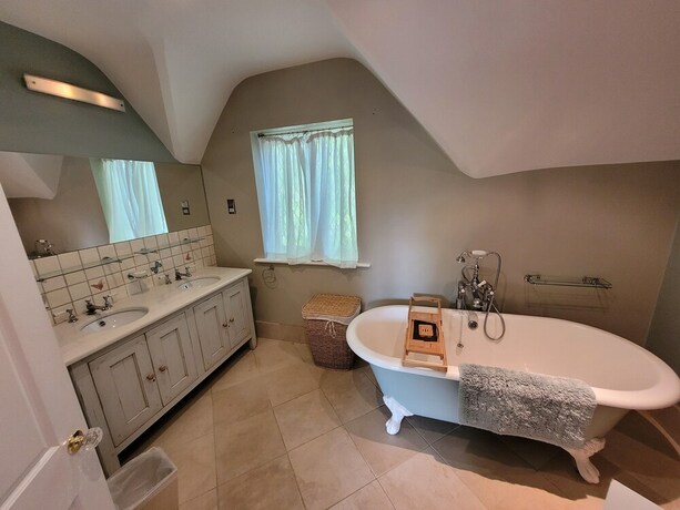 Imagen general del Hotel Remarkable 7 Bedroom Family House in Farnborough. Foto 17