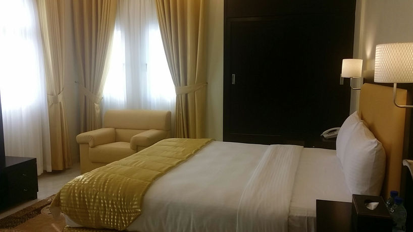 Imagen de la habitación del Hotel Remas Suites. Foto 10