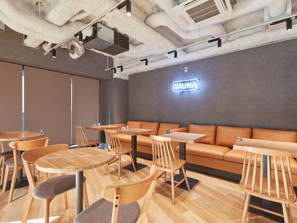 Imagen del bar/restaurante del Hotel Rembrandt Cabin And Spa Shimbashi - Caters To Men. Foto 11
