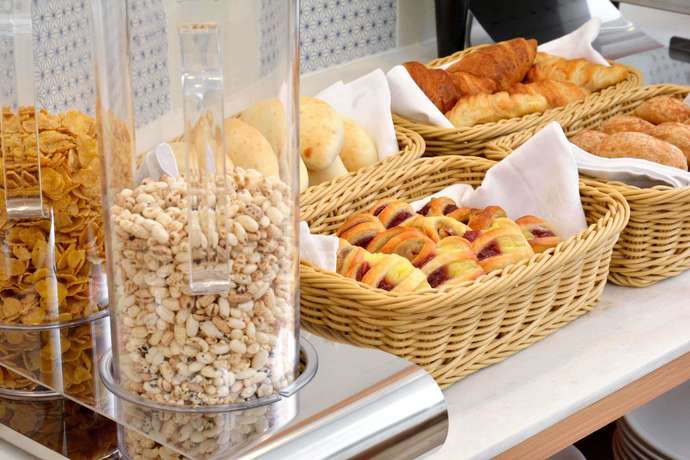 Imagen del bar/restaurante del Hotel Rembrandt Style Tokyo Nishikasai Grande. Foto 3