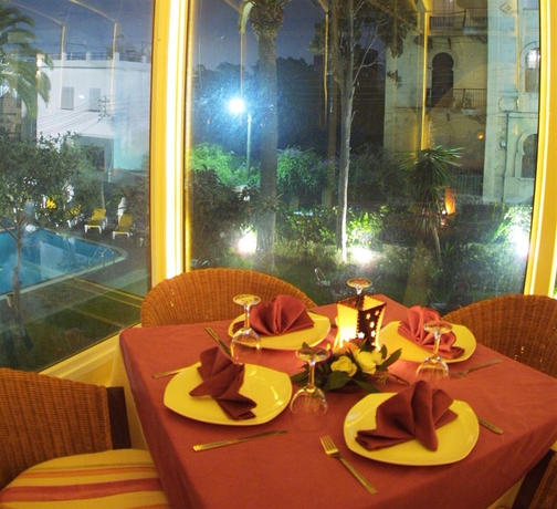 Imagen del bar/restaurante del Hotel Rembrandt, Tánger. Foto 2