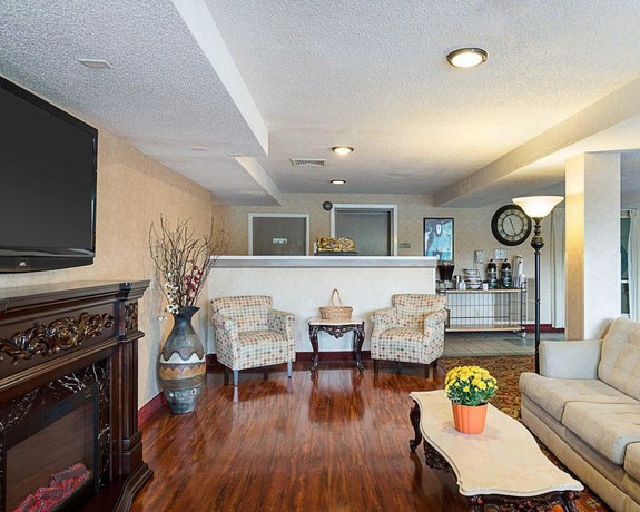Imagen de los interiores del Hotel Remembrance Inn. Foto 15