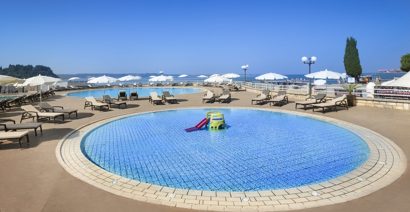 Imagen de la piscina del Hotel Remisens Metropol. Foto 13