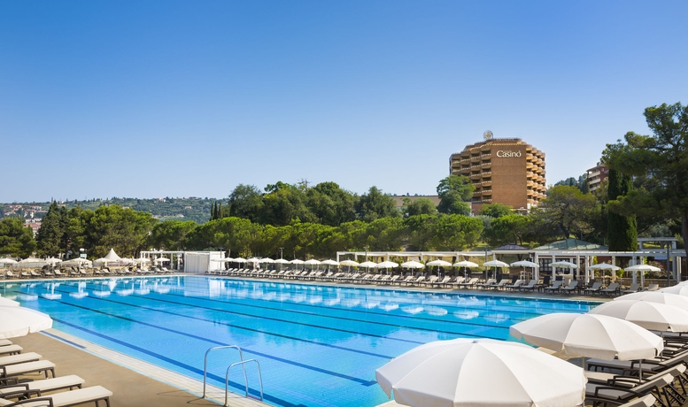 Imagen de la piscina del Hotel Remisens Metropol. Foto 14