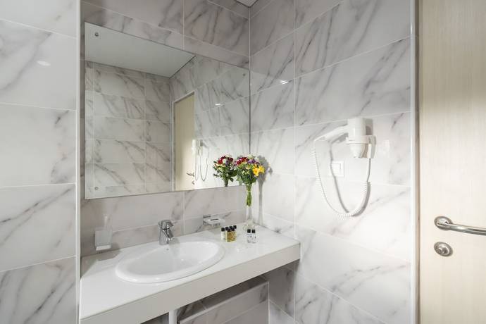 Imagen de la habitación del Hotel Remvi. Foto 16