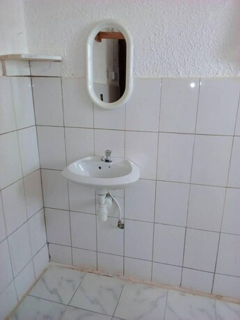 Imagen de la habitación del Hotel Rena Akasha Establishments. Foto 14