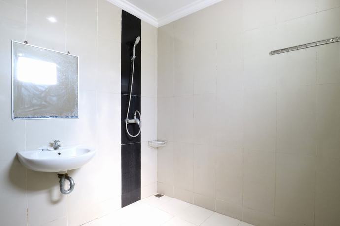 Imagen de la habitación del Hotel Rena Segara House. Foto 17