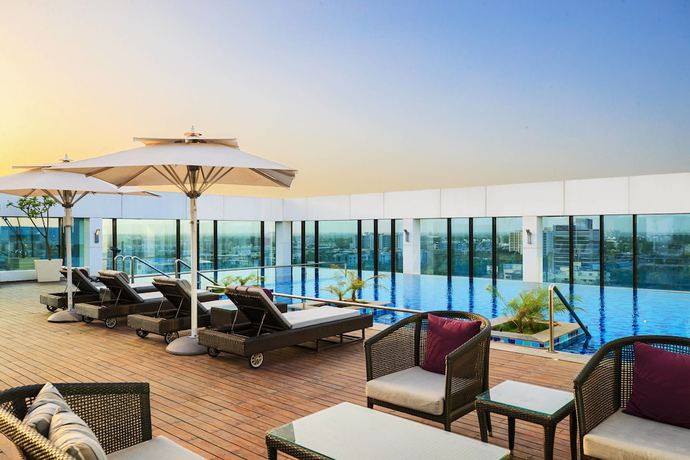 Imagen de la piscina del Hotel Renaissance Ahmedabad Sg Highway. Foto 11
