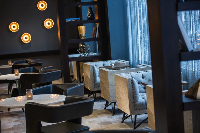 Imagen del bar/restaurante del Hotel Renaissance Albany. Foto 4