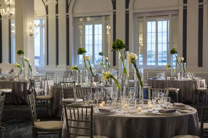 Imagen del bar/restaurante del Hotel Renaissance Albany. Foto 5