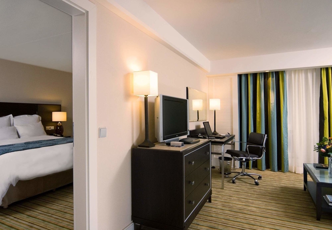 Imagen de la habitación del Hotel Renaissance Amsterdam. Foto 7