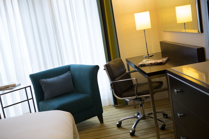 Imagen de la habitación del Hotel Renaissance Amsterdam. Foto 11