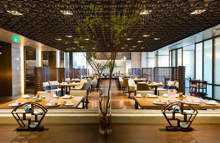 Imagen del bar/restaurante del Hotel Renaissance Beijing Capital. Foto 2